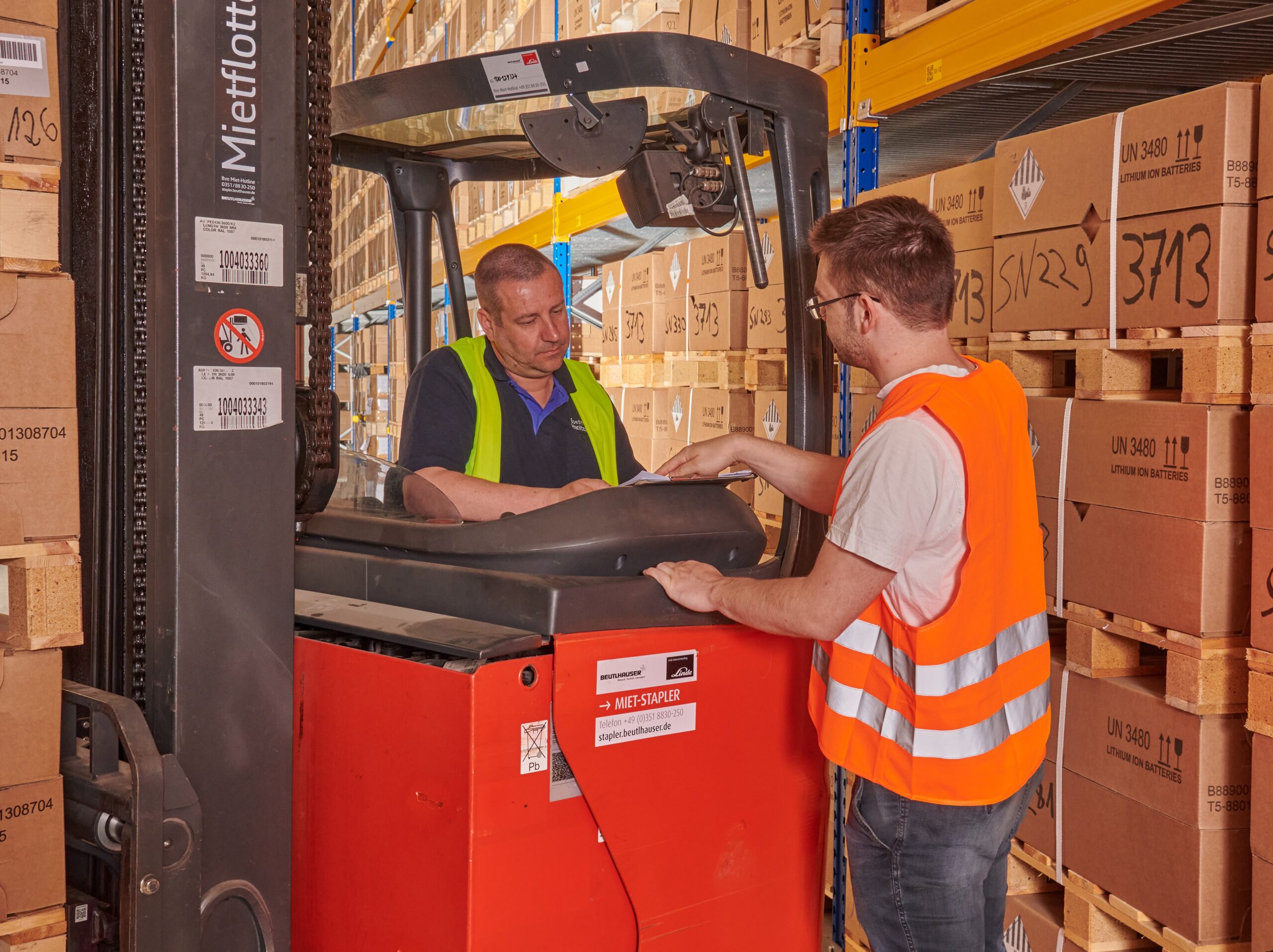 Unser Team bei Spedition Hanitzsch in Dresden hier Mitarbeiter in der Kontraktlogistik